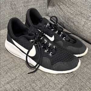 Nike Women's Black and White Athletic Shoes